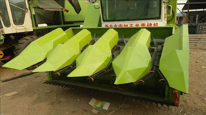 玉米收割機(jī)割臺